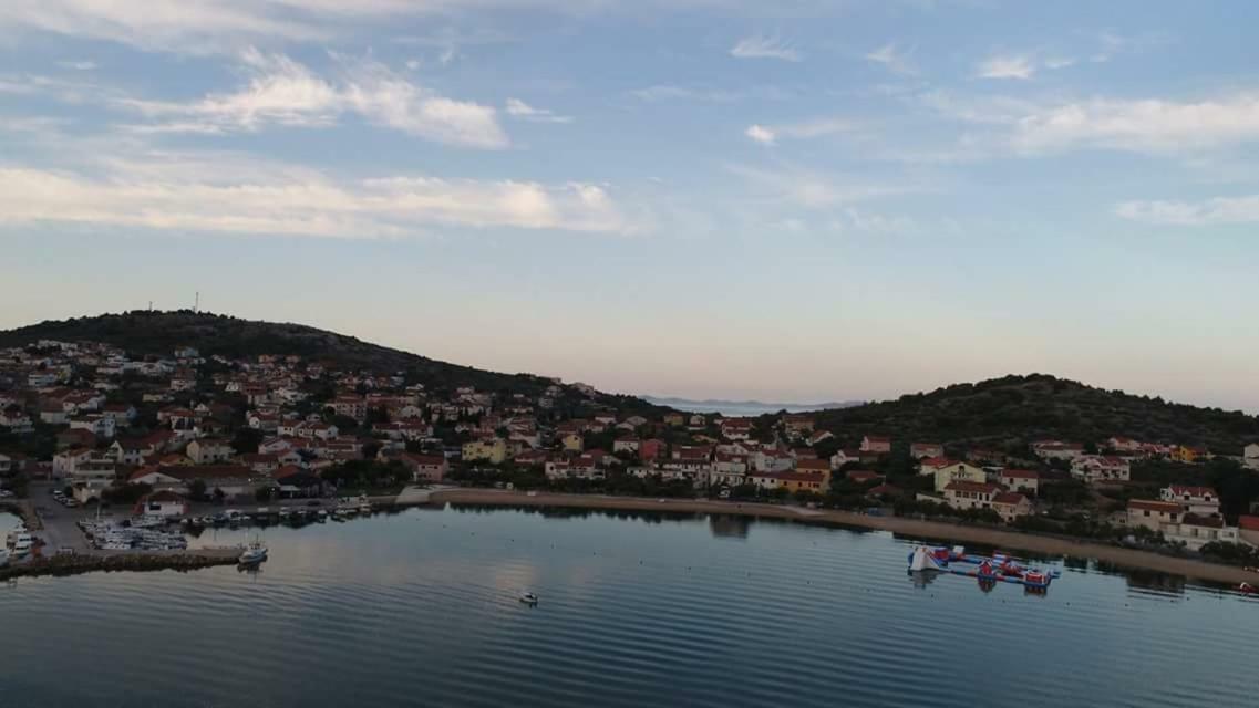 Beach Apartment Kate With Sea View, Balcony And Parking, Murter, Dalmatia Esterno foto