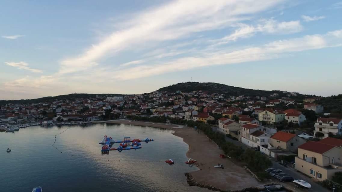 Beach Apartment Kate With Sea View, Balcony And Parking, Murter, Dalmatia Esterno foto